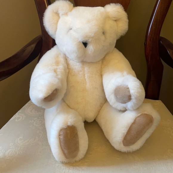 Vermont Teddy Bear, jointed, cream colored fur, blue eyes, in EUC - Picture 1 of 10